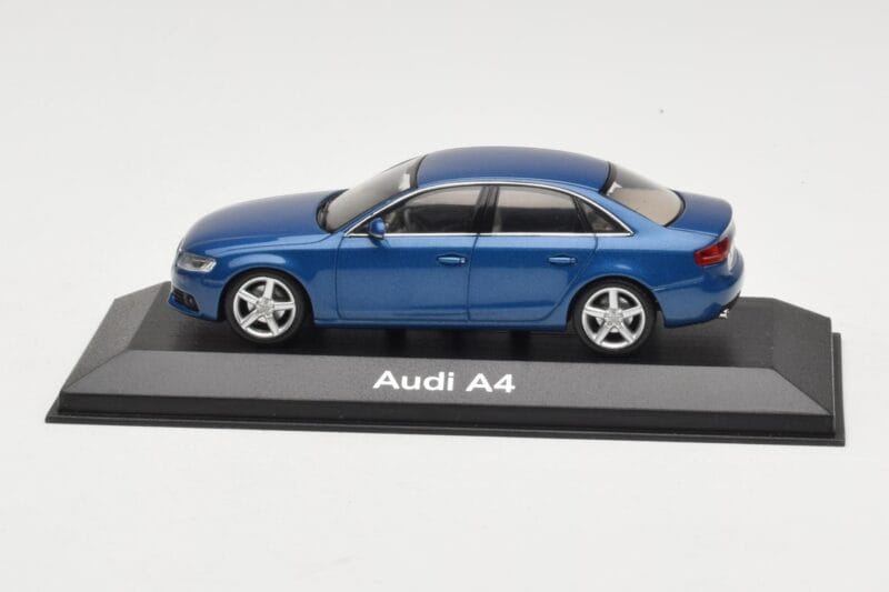 Audi A4 B8 3.2 Quattro Aruba Blue Minichamps 1:43 5010704123 Pressofusione