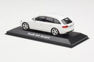 Audi A4 B8 Avant Ibis White Minichamps 1:43 5010804213 Pressofusione — immagine 3 di 4