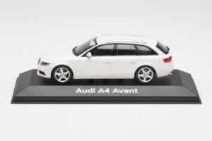 Audi A4 B8 Avant Ibis White Minichamps 1:43 5010804213 Pressofusione