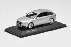 Audi A4 B8 Avant Ice Silver Minichamps 1:43 5011204213 Pressofusione — immagine 2 di 4