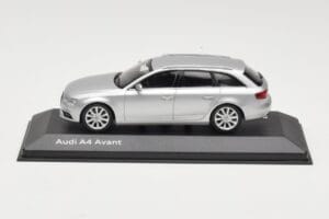 Audi A4 B8 Avant Ice Silver Minichamps 1:43 5011204213 Pressofusione