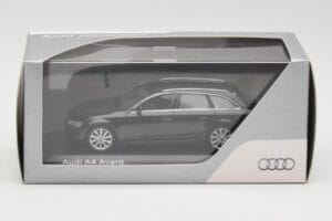 Audi A4 B8 Avant Phantom Black Minichamps 1:43 5011204223 Pressofusione — immagine 4 di 4