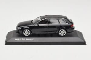 Audi A4 B8 Avant Phantom Black Minichamps 1:43 5011204223 Pressofusione