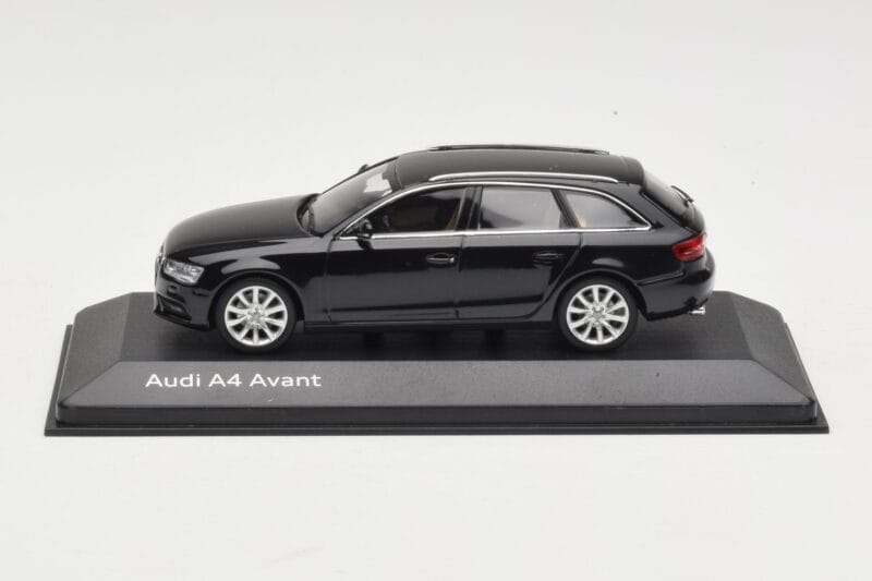 Audi A4 B8 Avant Phantom Black Minichamps 1:43 5011204223 Pressofusione