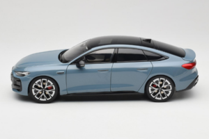 Audi A5L Sportback Azzurro Grigio OEM 1:18 ZAM60004B Pressofusione — immagine 4 di 8