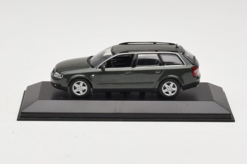 Audi A6 C5 Avant Grigio Scuro Minichamps 1:43 AUDI006 Pressofusione