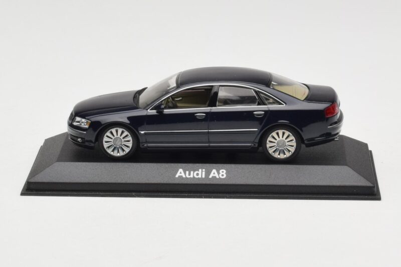 Audi A8 D3 Blue Metallic Light Interior Minichamps 1:43 20000001386003 Pressofusione