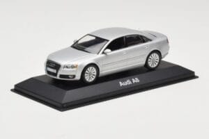 Audi A8 D3 Argento Chiaro Minichamps 1:43 5010508113 Pressofusione — immagine 2 di 4