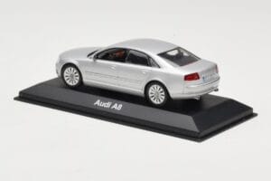 Audi A8 D3 Argento Chiaro Minichamps 1:43 5010508113 Pressofusione — immagine 3 di 4