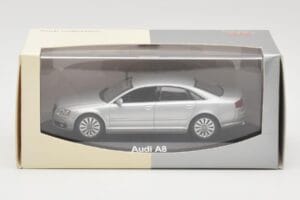 Audi A8 D3 Argento Chiaro Minichamps 1:43 5010508113 Pressofusione — immagine 4 di 4