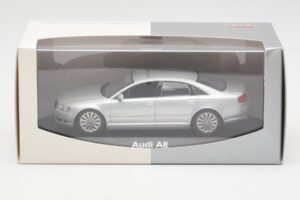 Audi A8 D3 Argento Minichamps 1:43 20000001386001 Pressofusione — immagine 4 di 4