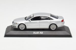 Audi A8 D3 Argento Minichamps 1:43 20000001386001 Pressofusione