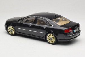 Audi A8 D3 W12 Nero Kyosho 1:18 5010508135 Pressofusione — immagine 7 di 8