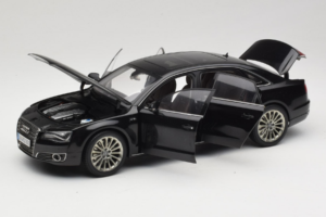Audi A8L D3 W12 Phantom Black Kyosho 1:18 5011008125 Pressofusione — immagine 2 di 8