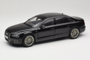 Audi A8L D3 W12 Phantom Black Kyosho 1:18 5011008125 Pressofusione