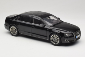 Audi A8L D3 W12 Phantom Black Kyosho 1:18 5011008125 Pressofusione — immagine 6 di 8