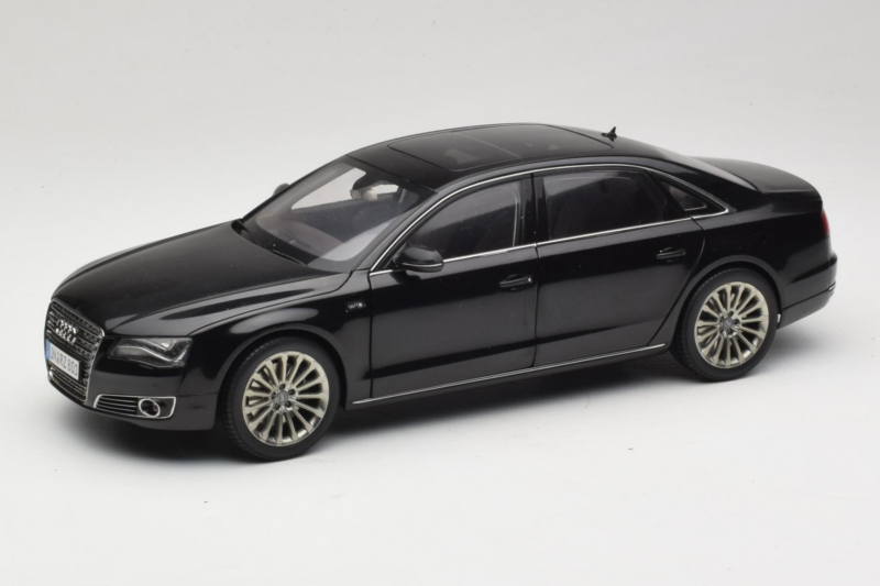 Audi A8L D3 W12 Phantom Black Kyosho 1:18 5011008125 Pressofusione
