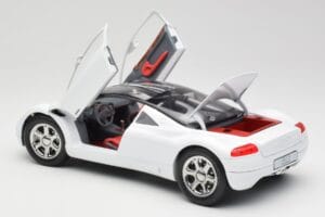 Audi Avus Quattro Alpine White Revell 1:18 08913 Pressofusione — immagine 5 di 8
