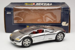 Audi Avus Quattro Chrome Silver Revell 1:18 08913-C1 Pressofusione — immagine 8 di 8