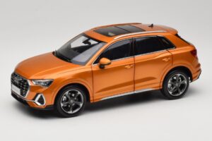 Audi Q3 F3 Orange Metallic Paudi Model 1:18 05962Q32019 Pressofusione