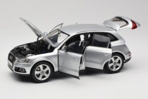 Audi Q5 8R Ice Silver Kyosho 1:18 09242IS Pressofusione — immagine 2 di 8