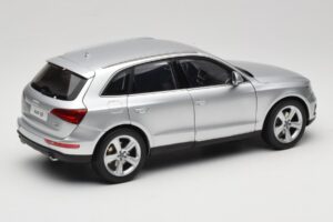 Audi Q5 8R Ice Silver Kyosho 1:18 09242IS Pressofusione — immagine 3 di 8