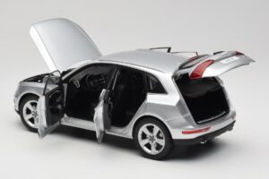 Audi Q5 8R Ice Silver Kyosho 1:18 09242IS Pressofusione — immagine 5 di 8