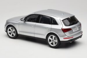 Audi Q5 8R Ice Silver Kyosho 1:18 09242IS Pressofusione — immagine 7 di 8