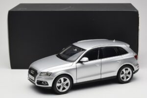 Audi Q5 8R Ice Silver Kyosho 1:18 09242IS Pressofusione — immagine 8 di 8