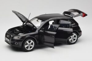 Audi Q5 8R Lava Grey Kyosho 1:18 09242LG Pressofusione — immagine 2 di 8