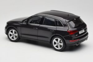 Audi Q5 8R Lava Grey Kyosho 1:18 09242LG Pressofusione — immagine 7 di 8