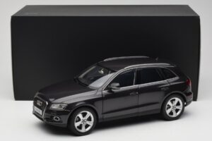 Audi Q5 8R Lava Grey Kyosho 1:18 09242LG Pressofusione — immagine 8 di 8