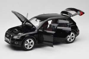 Audi Q5 8R Phantom Black Kyosho 1:18 09242BK Pressofusione — immagine 2 di 8