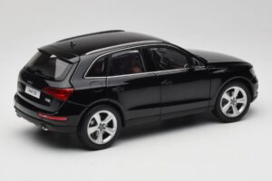 Audi Q5 8R Phantom Black Kyosho 1:18 09242BK Pressofusione — immagine 3 di 8