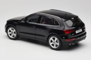 Audi Q5 8R Phantom Black Kyosho 1:18 09242BK Pressofusione — immagine 7 di 8