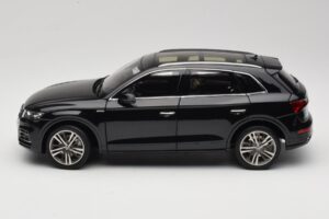 Audi Q5L FY Nero Paudi Model 1:18 26732 Pressofusione — immagine 4 di 8