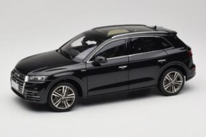 Audi Q5L FY Nero Paudi Model 1:18 26732 Pressofusione