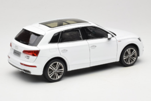Audi Q5L FY Bianco Paudi Model 1:18 30694 Pressofusione — immagine 3 di 8