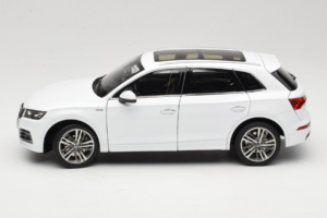Audi Q5L FY Bianco Paudi Model 1:18 30694 Pressofusione — immagine 4 di 8