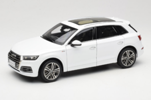 Audi Q5L FY Bianco Paudi Model 1:18 30694 Pressofusione