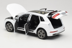Audi Q5L FY Bianco Paudi Model 1:18 30694 Pressofusione — immagine 5 di 8