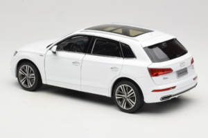 Audi Q5L FY Bianco Paudi Model 1:18 30694 Pressofusione — immagine 7 di 8