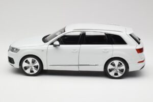 Audi Q7 4M Bianco Minichamps 1:18 110014000 Pressofusione — immagine 4 di 8