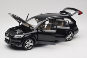 Audi Q7 Nero Kyosho 1:18 09221BK Pressofusione — immagine 2 di 8