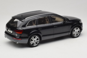 Audi Q7 Nero Kyosho 1:18 09221BK Pressofusione — immagine 3 di 8