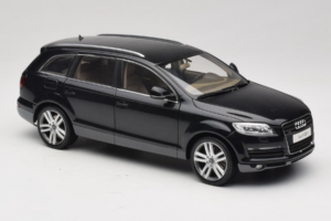 Audi Q7 Nero Kyosho 1:18 09221BK Pressofusione — immagine 6 di 8