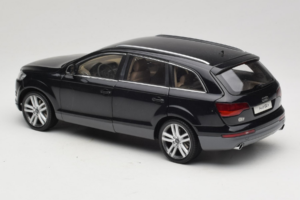 Audi Q7 Nero Kyosho 1:18 09221BK Pressofusione — immagine 7 di 8