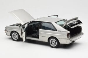 Audi Quattro LWB Argento AUTOart 1:18 70303 Pressofusione — immagine 5 di 8