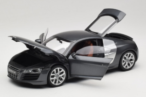 Audi R8 5.2 FSI Quattro Daytona Grey Kyosho 1:18 09216DG Pressofusione — immagine 2 di 7