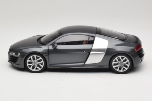 Audi R8 5.2 FSI Quattro Daytona Grey Kyosho 1:18 09216DG Pressofusione — immagine 4 di 7